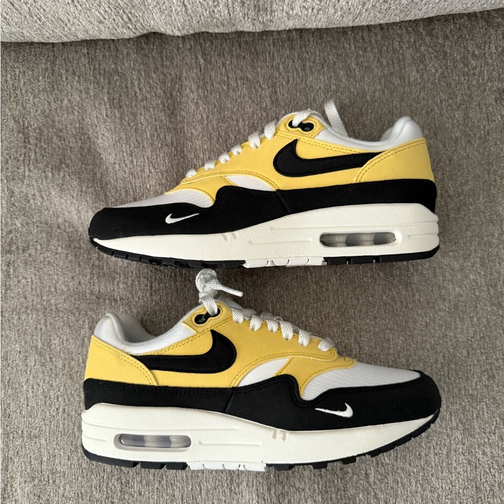 Nike Air Max 1 '87 Saturn Gold Black HF1194-700 Womens New
